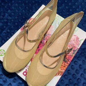 Chic Beige Women's Flats with Gold Accents